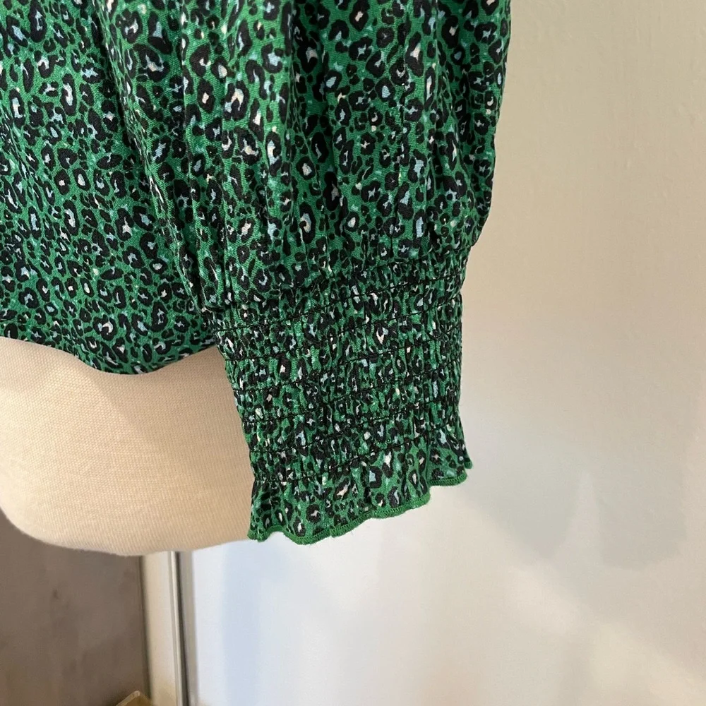 Sanctuary Noelle Animal Print Green and Black V Neck Blouse XL - Picture 8 of 10